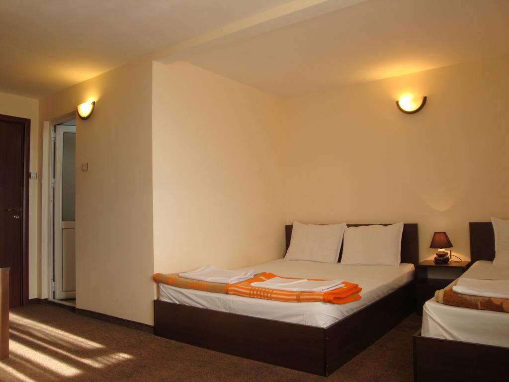 Family Hotel Diana Lyaskovo  Exteriör bild