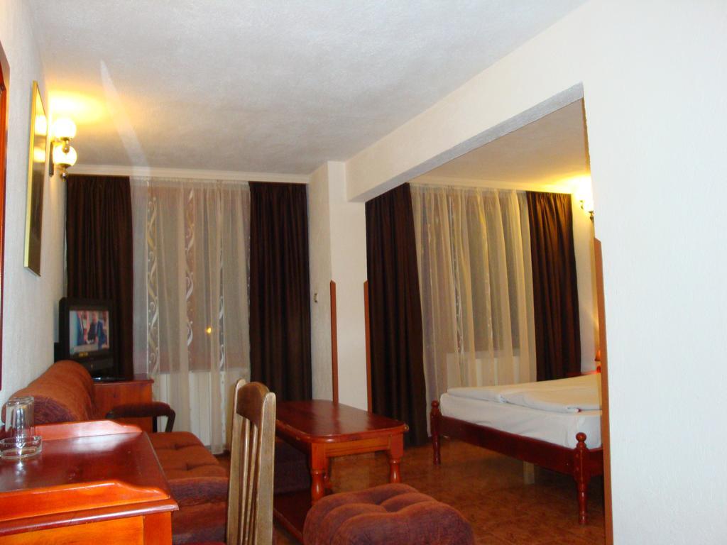 Family Hotel Diana Lyaskovo  Exteriör bild