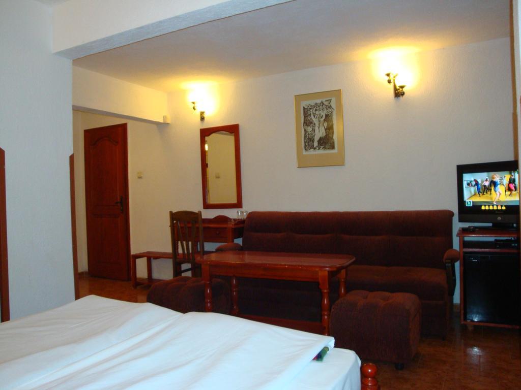 Family Hotel Diana Lyaskovo  Exteriör bild